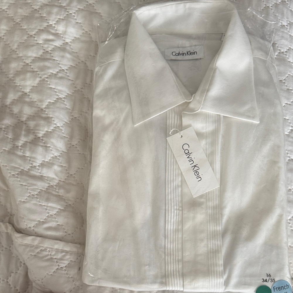 Calvin Klein Elegant White Dress Shirt with French cuffs